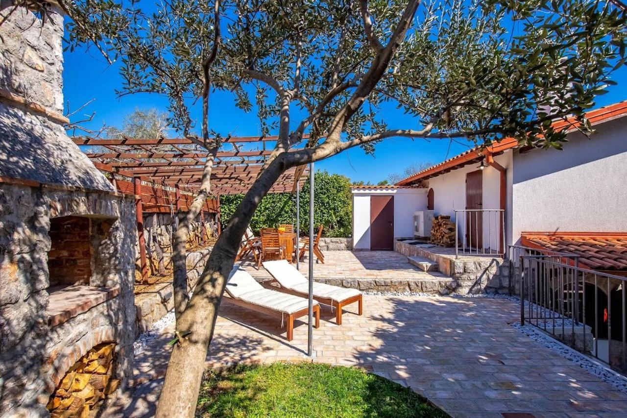 Olea Vila Ika Exterior foto